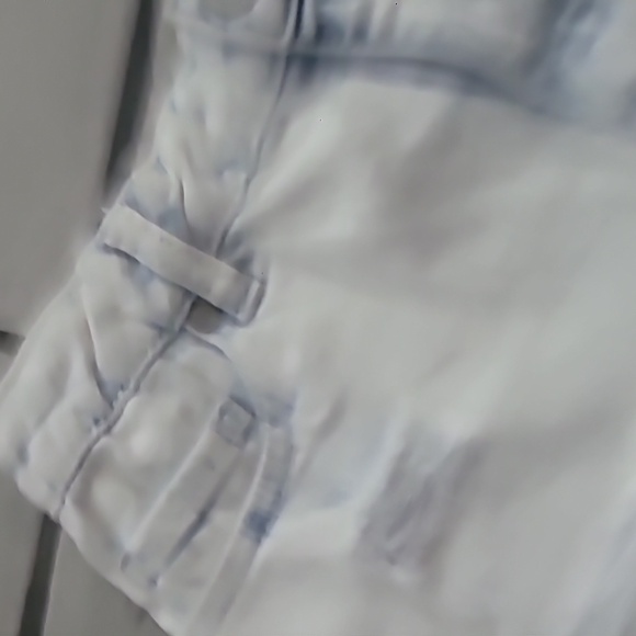 Altar’d State Cloud Wash Distressed Denim Jean Shorts Size 27 - Picture 3 of 8